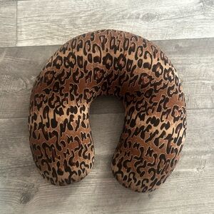 Comfy Cheetah Travel Pillow